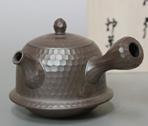 Banko teapot by Iroku