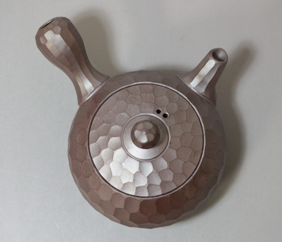 Banko teapot by Iroku