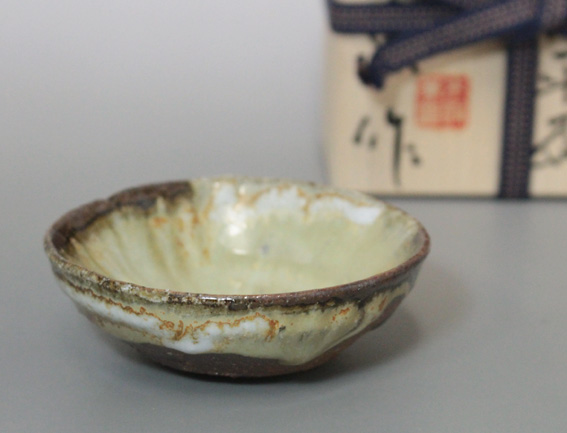 Madara karatsu tea bowl by Kimata Kaoru
