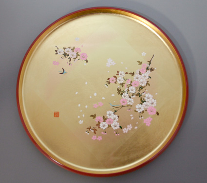 Round lacquered tray