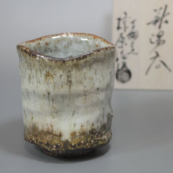 Hagi ware - Tsuchinohana yunomi by Mukuhara Kashun