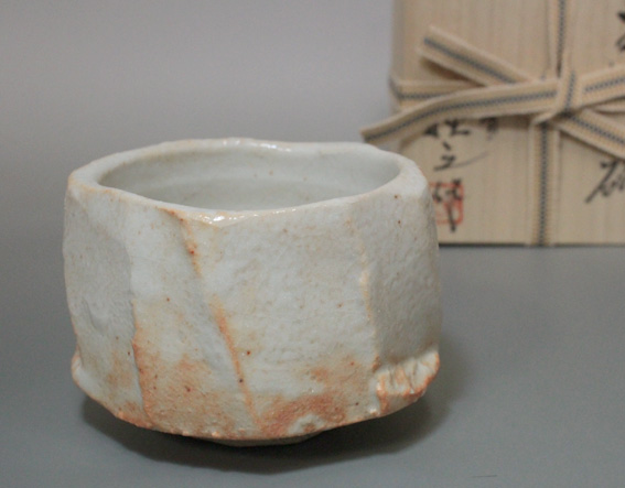 Shino tea bowl by Higuchi Masayuki