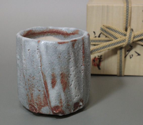 Shino tea cup by Higuchi Masayuki