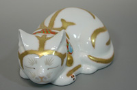 Arita Imari sleeping cats