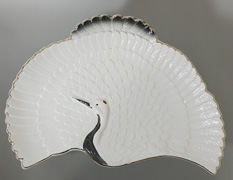 Banko crane-shaped plate