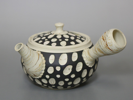 Tokoname handcrafted teapot by Kenji