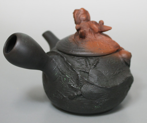 Japanese Tokoname dragon teapot by Motozo