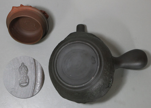 Japanese Tokoname dragon teapot and yunomi by Motozo