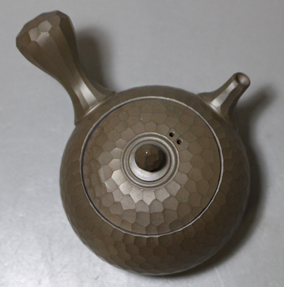 Banko teapot by Iroku