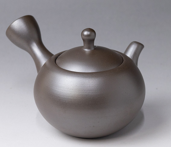 Banko teapots by Otsuki Shun