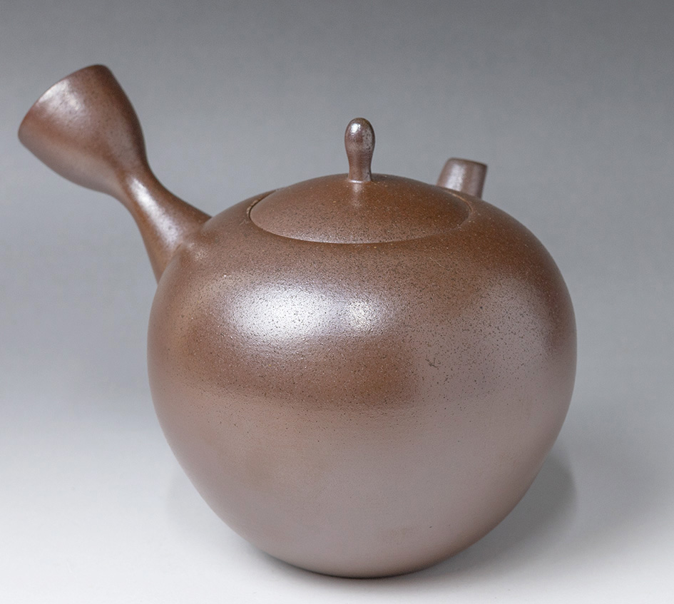 Banko teapot by Otsuki Shun - side view