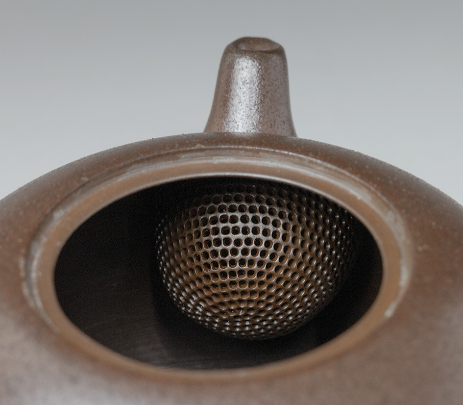 Banko teapot by Otsuki Shun - inside view