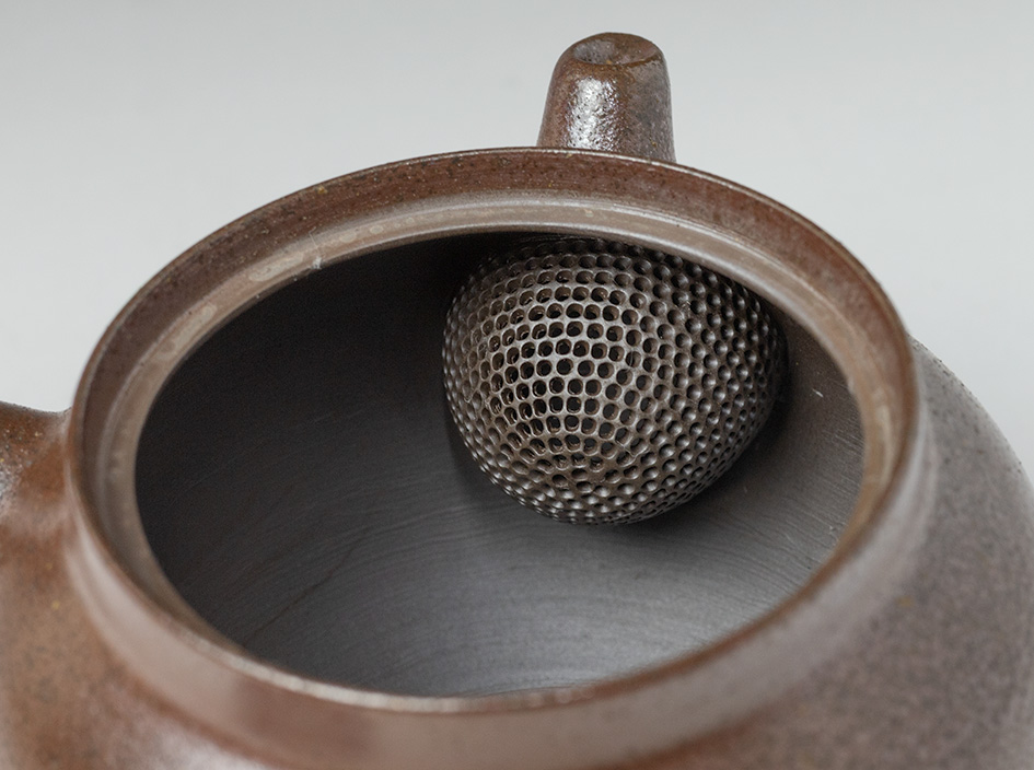Banko teapot by Otsuki Shun - inside view
