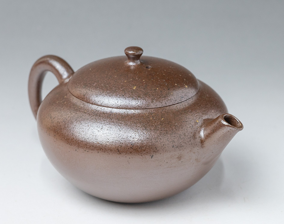 Banko teapot by Otsuki Shun - side view
