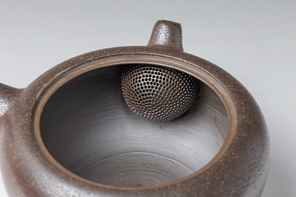 Banko teapot by Otsuki Shun - inside view