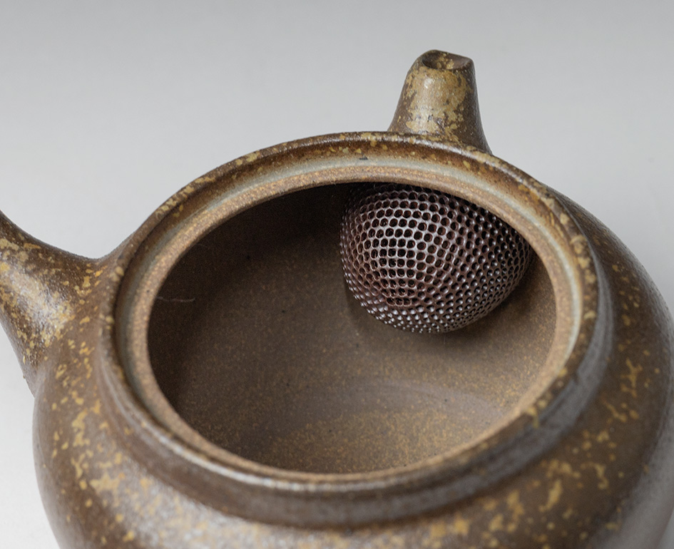 Banko teapot by Otsuki Shun - inside view