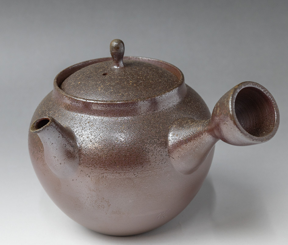 Banko teapot by Otsuki Shun - side view