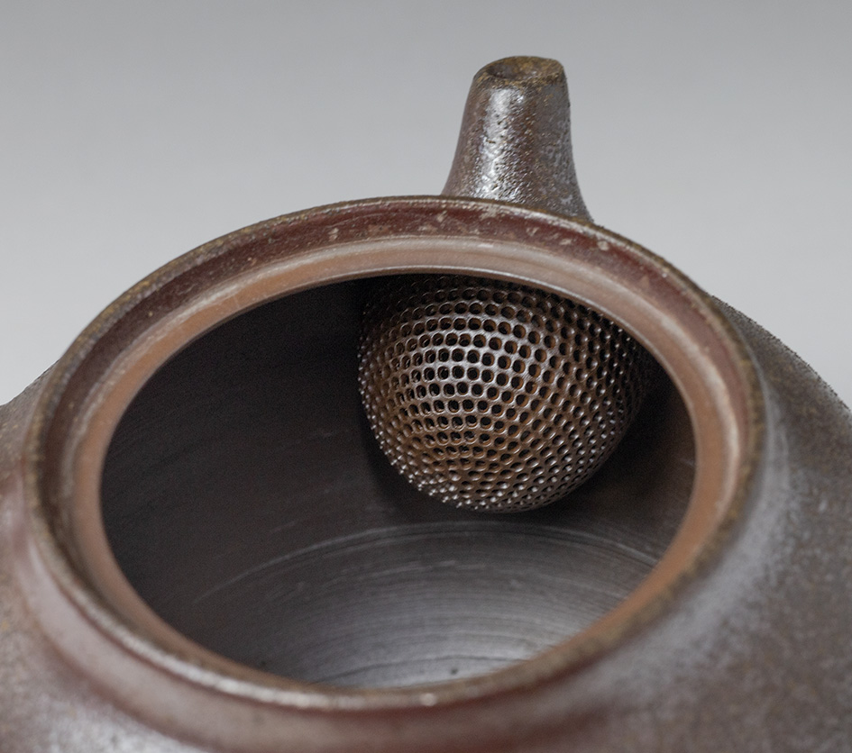 Banko teapot by Otsuki Shun - inside view