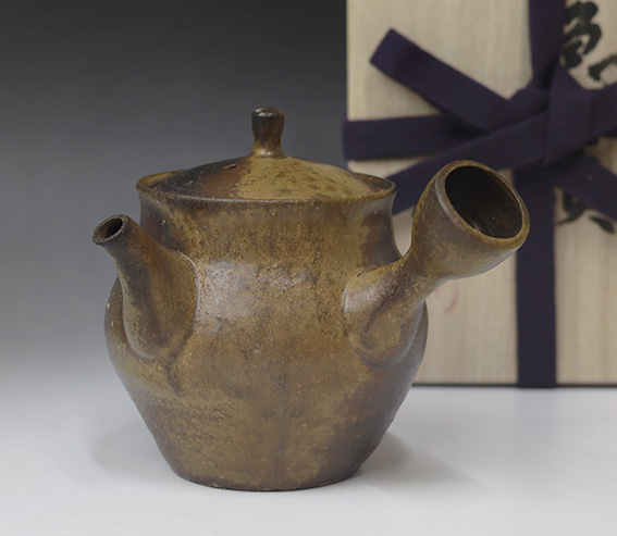 Bankoyaki teapot by Yamamoto Hiromi