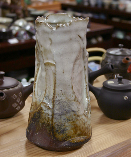 Japanese pottery  - Hagi vase by Mukuhara Kashun