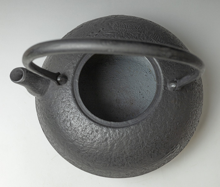 Dragon cast iron tetsubin kettle