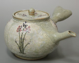 Kyoyaki teapot by Kashun