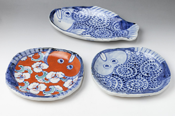 Handpainted fish plates from Warabe Kobo Studio
