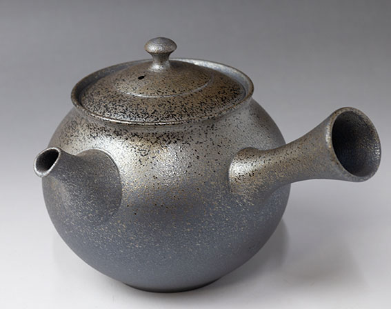 Tokoname teapot by Fujita Tokuta