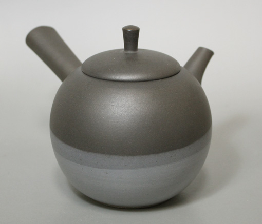 Japanese pottery - Tokoname teapot by Jinshu