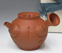 Japanese pottery Tokoname teapot by Yamada Jozan IV