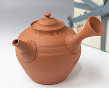 Japanese pottery Tokoname teapot by Yamada Jozan IV