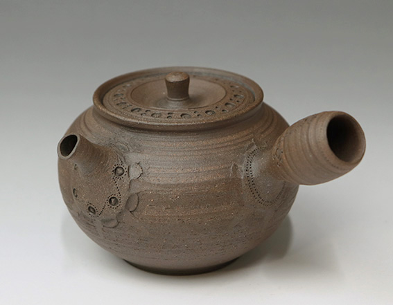 Tokoname teapot by Kohokujo