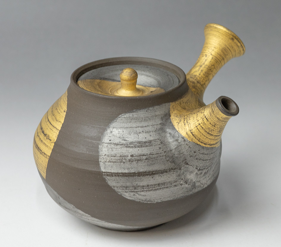Kin-Ginsai (Gold & Silver Accented) teapot -front