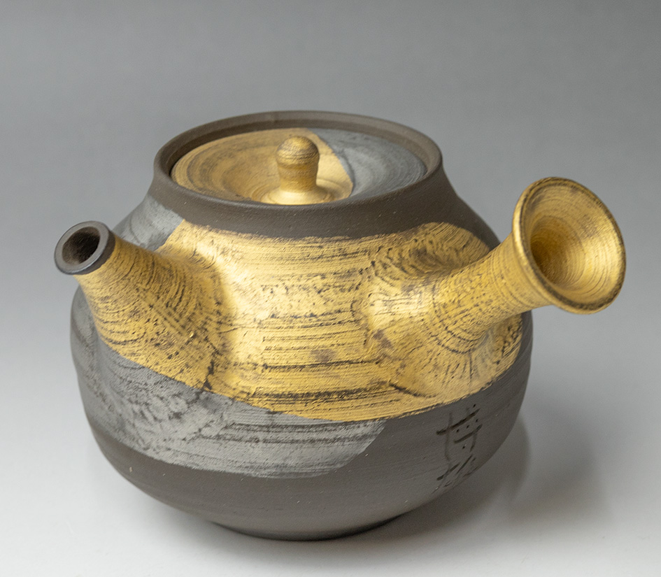 Kin-Ginsai (Gold & Silver Accented) teapot -back