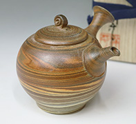 Tokoname Mayake teapot by Konishi Yohei