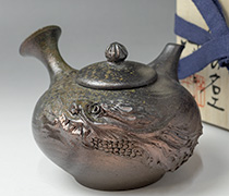 Tokoname Mayake teapot by Konishi Yohei