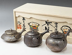 Tokoname Mayake teapot by Konishi Yohei