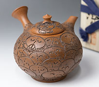 Japanese pottery - Shudei teapot by Konishi Yohei
