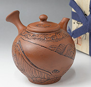 Japanese pottery - Whale engraved shudei teapot by Konishi Yohei