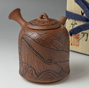 Japanese pottery - Whale engraved shudei teapot by Konishi Yohei