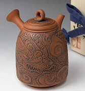 Japanese pottery - Dragon engraved shudei teapot by Konishi Yohei