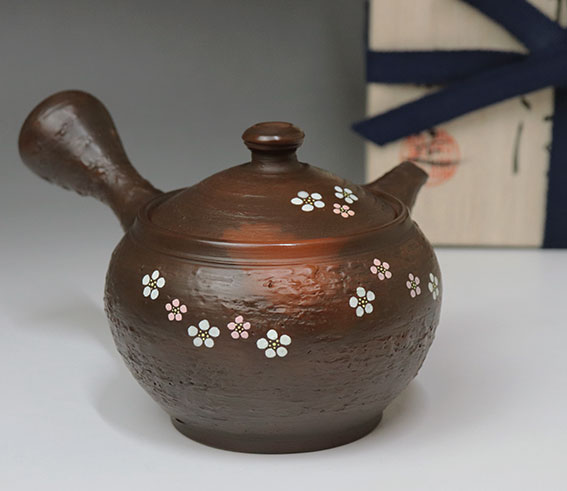 Tokoname teapot by Motozo