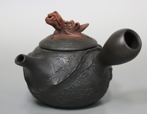 Japanese Tokoname dragon teapot by Motozo