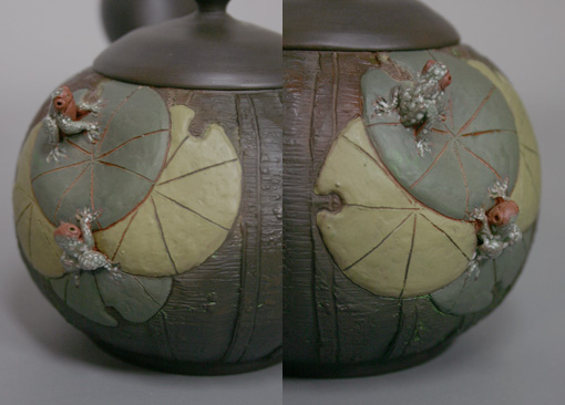 Japanese Tokoname frogs on lily pads teapot by Motozo