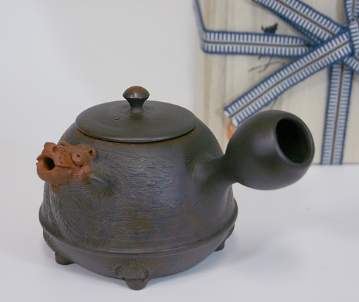 Tokoname tanuki teapot by Motozo