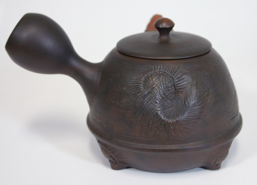 Tokoname tanuki teapot by Motozo