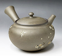 Gold Cherry Blossoms teapot by Seiho