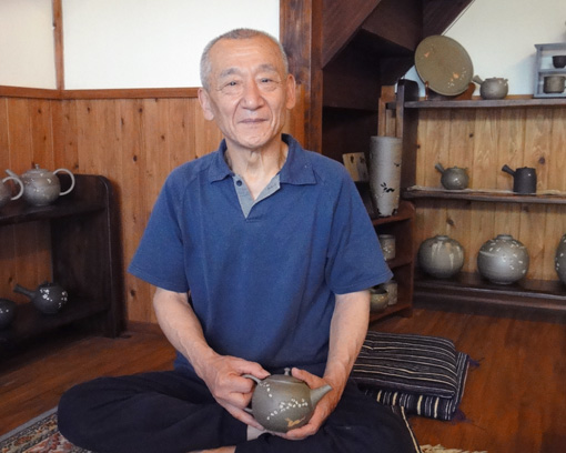 Tokoname teapot craftsman Tsuzuki Seiho