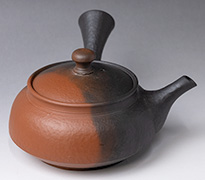 Tokonme teapot by Yoshiki